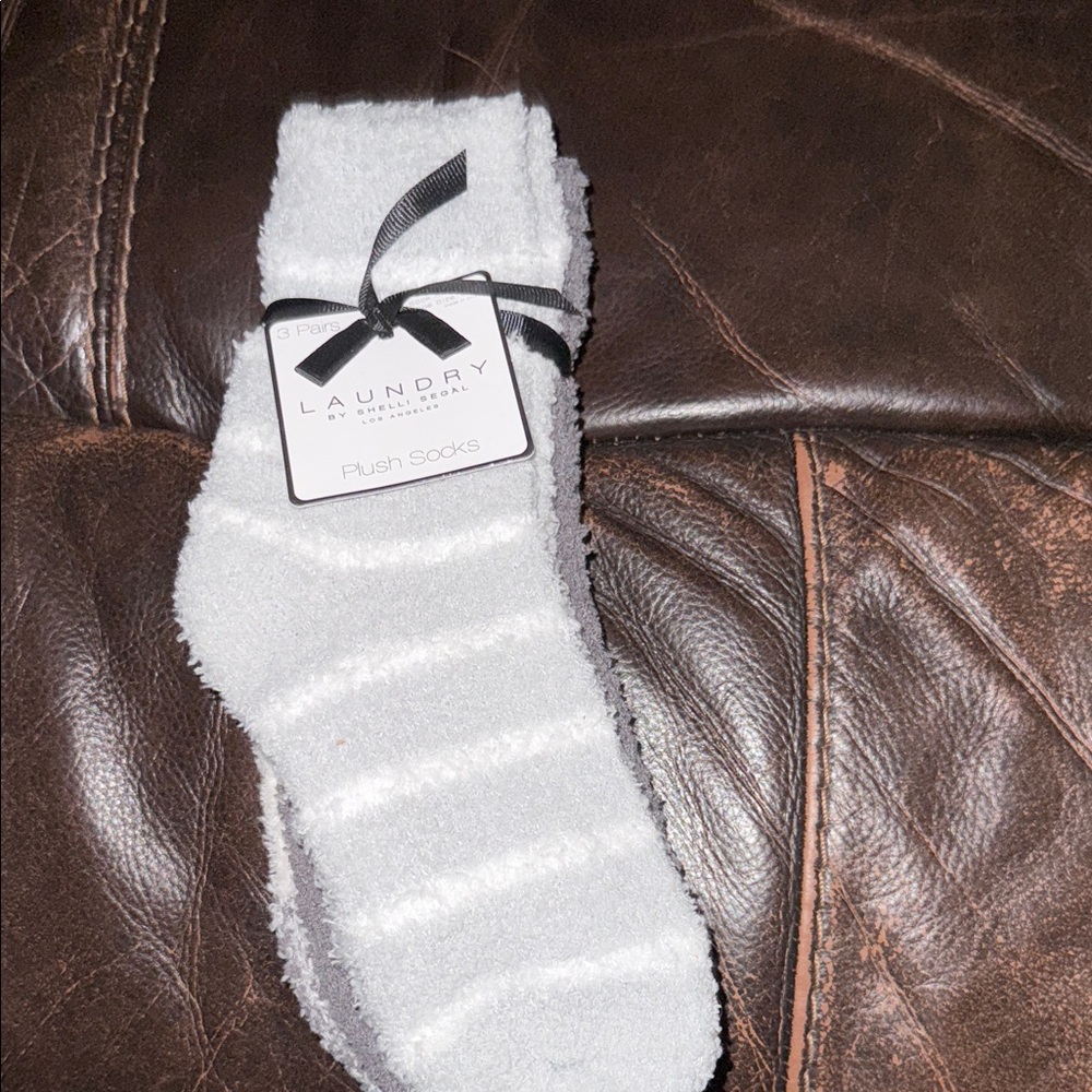 NWT Laundry By Shelli Segal 3-pair Plush Socks